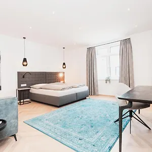Center-apartment - Im Stadtzentrum In Perfekter Lage&balkon Apartment